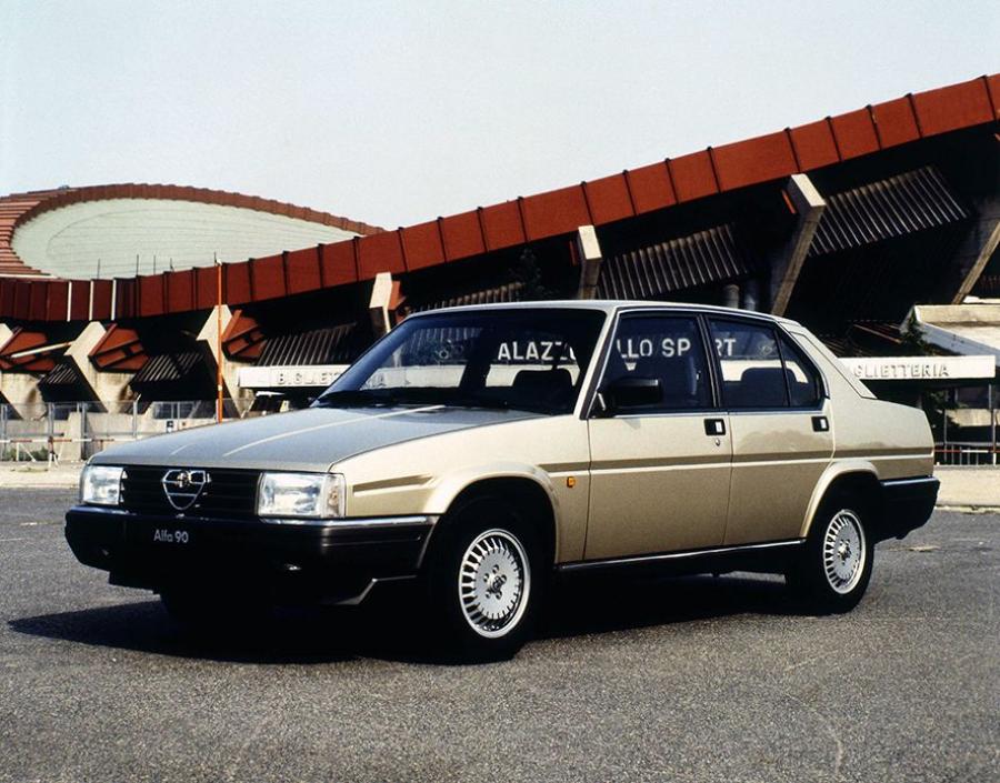  Alfa Romeo 90 (162A) 1984 года  (фото 1 из 25)